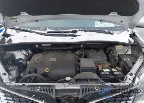 2018 Toyota Sienna Se Premium 8 Passenger z USA, uszkodzony, nr VIN 5TDXZ3DC0JS941005